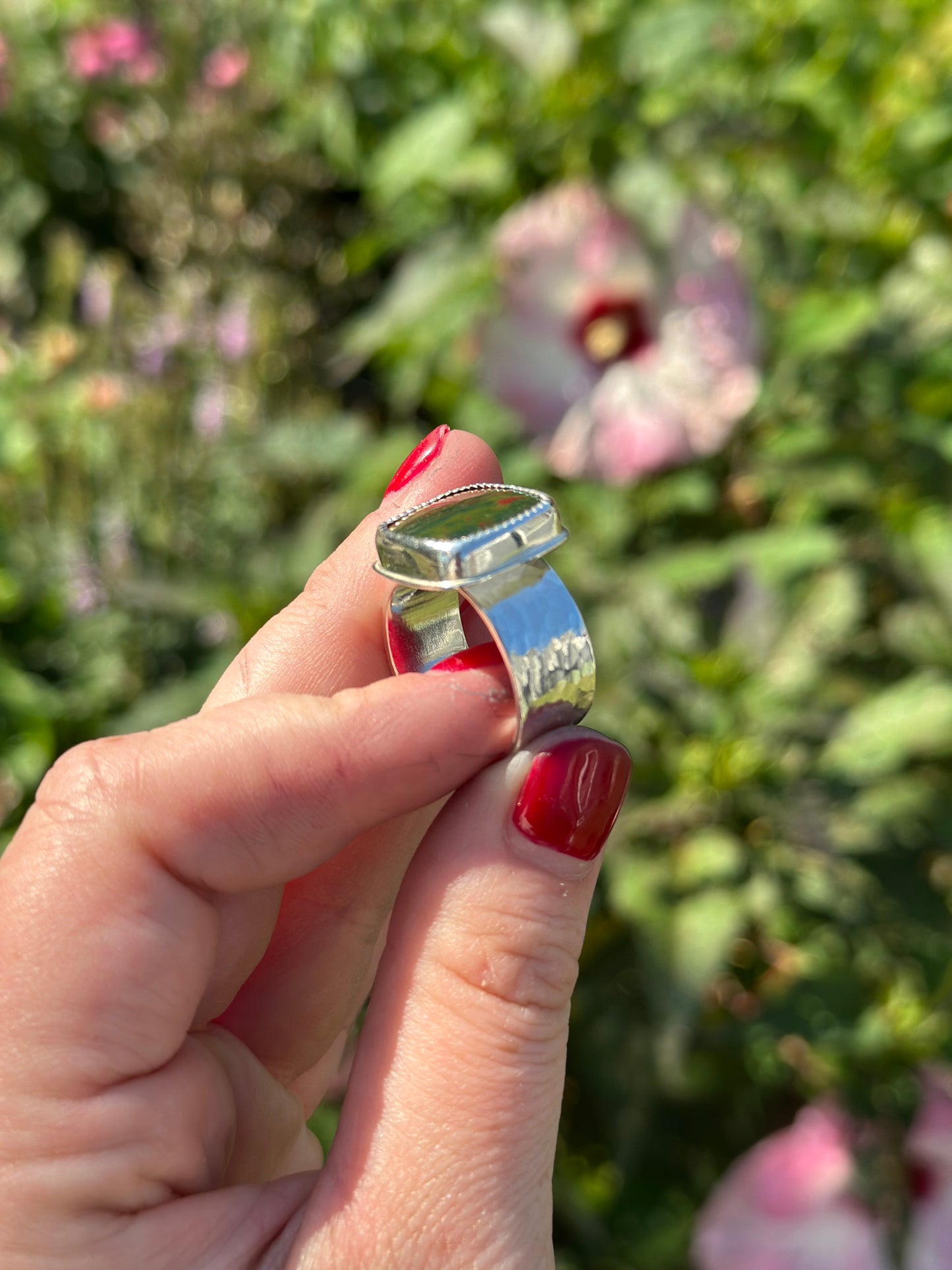 Wideband Ring with Bloodstone