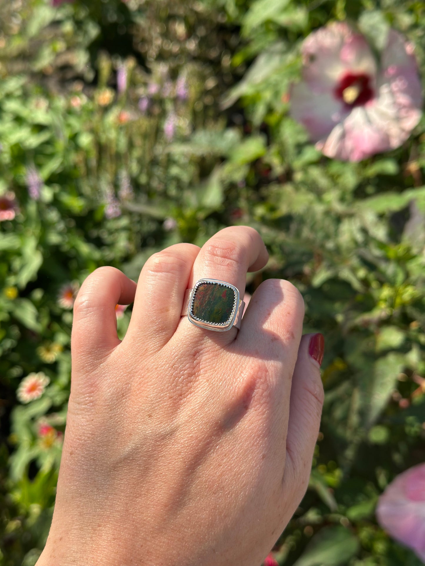 Wideband Ring with Bloodstone