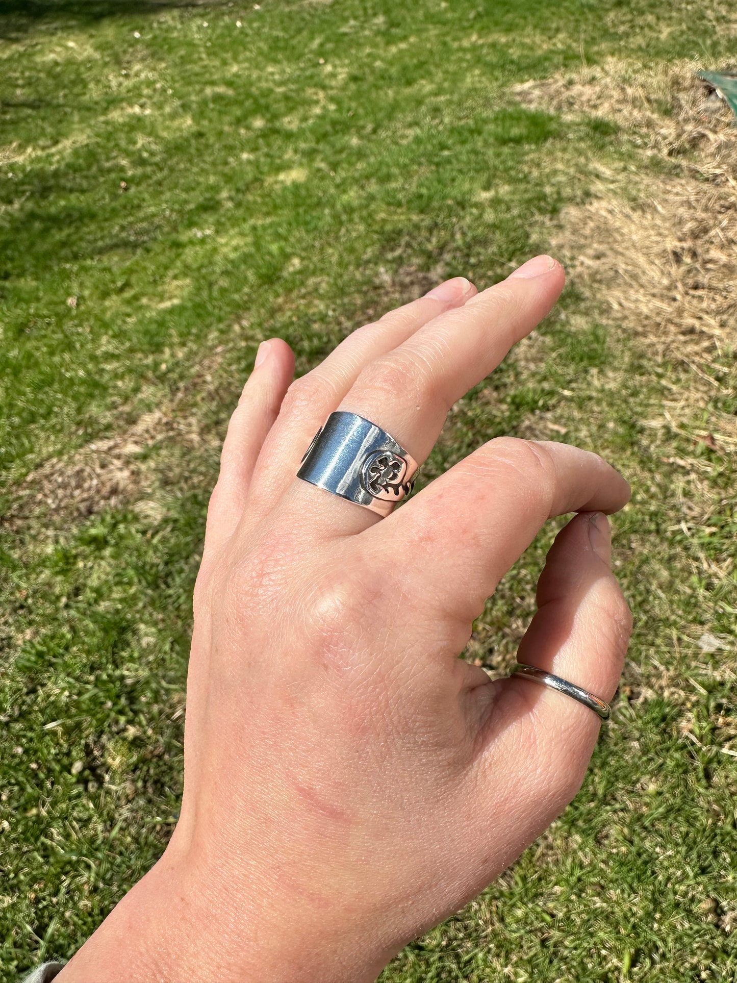 Hopeful Fern Wideband Ring